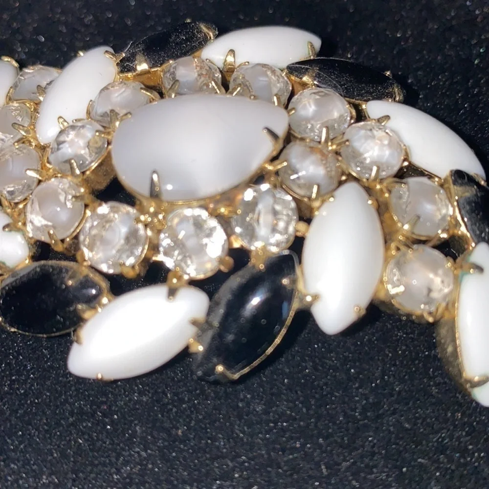 VINTAGE BROOCH